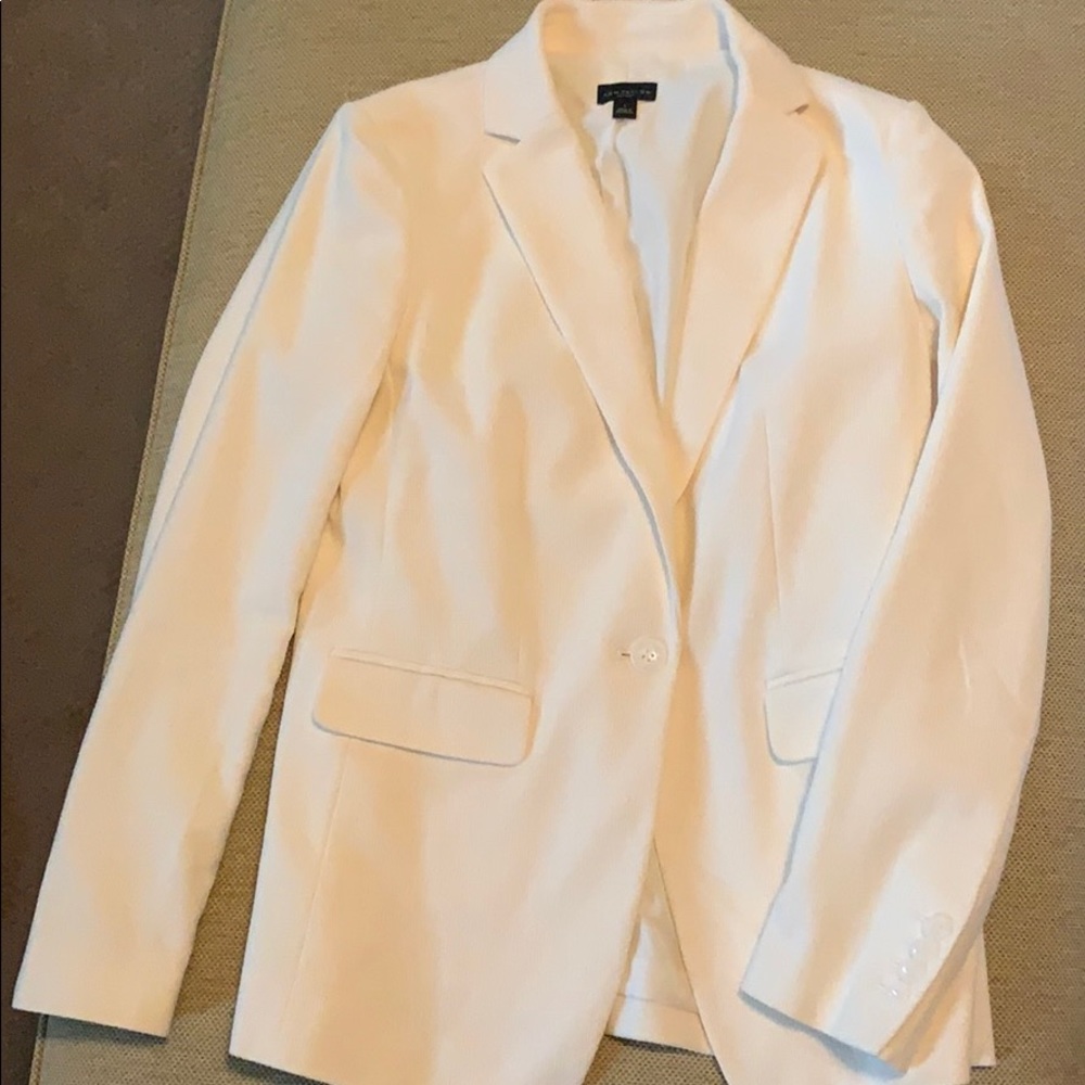 Textured long blazer size 6. Color: winter